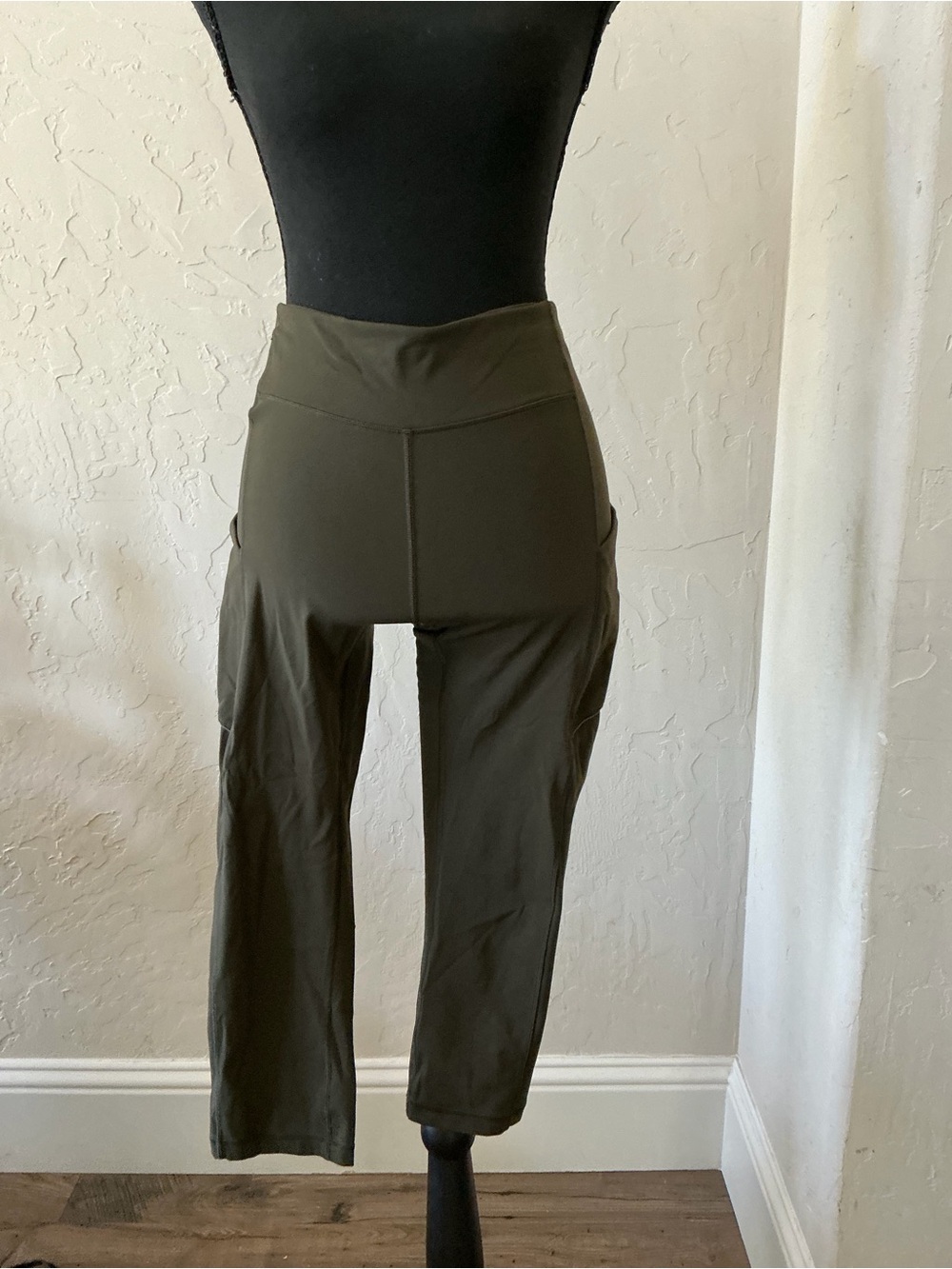 Lululemon Women's High-Waist Cargo Yoga Pants - Olive